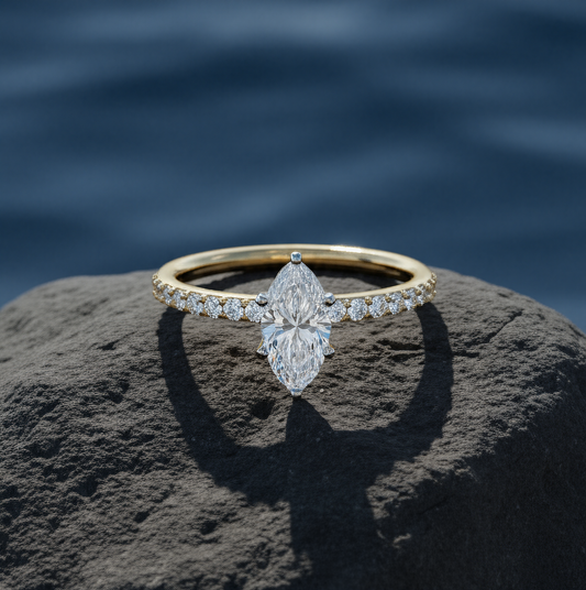 18k Gold Horse Eye-Shaped Diamond Ring